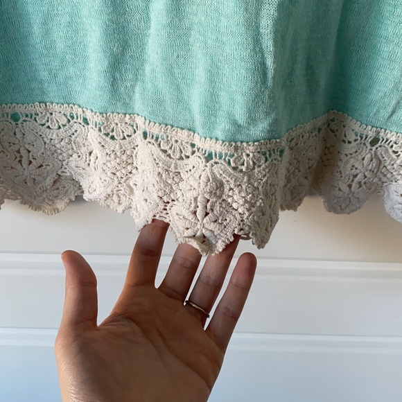 Turquoise crop - Picture 3 of 5